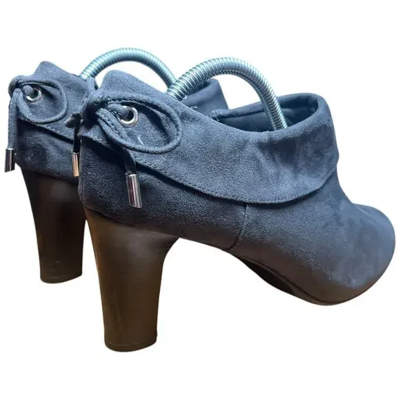 COACH and FOUR Women's Size 8 Gray Suede Ankle Booties Zip Cuffed Bow Heels - Picture 5 of 14